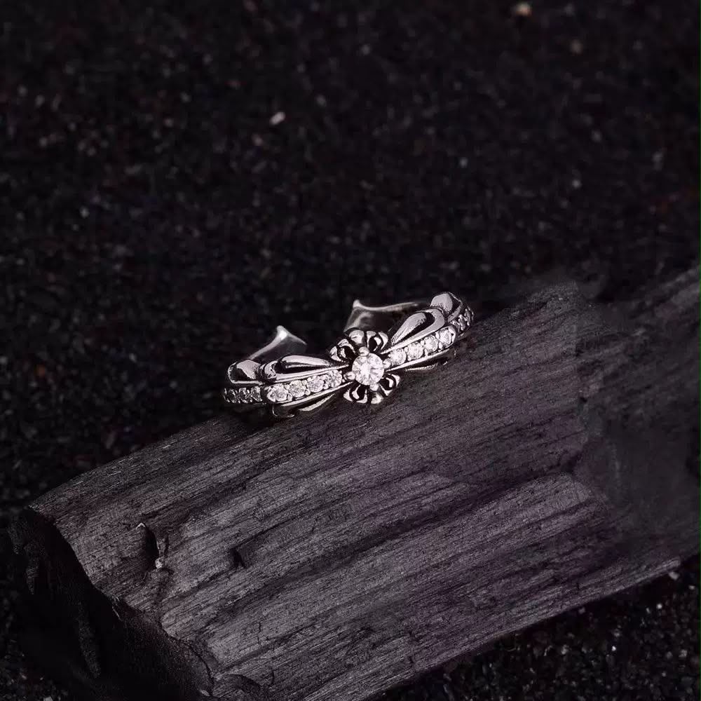 CH White gold/white diamond ring